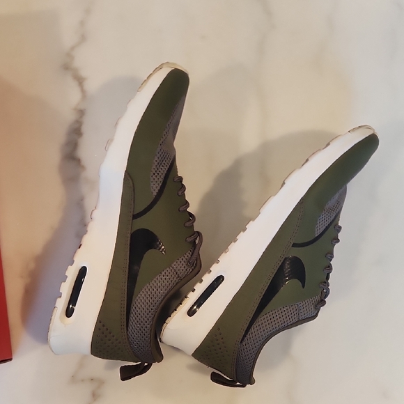 Nike Khaki and Gray Athletic Shoes - Picture 4 of 5